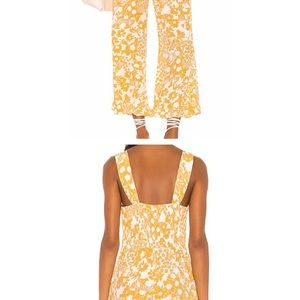 Floral jumpsuit with pockets. Cute ruffle-cropped ankle. Size S